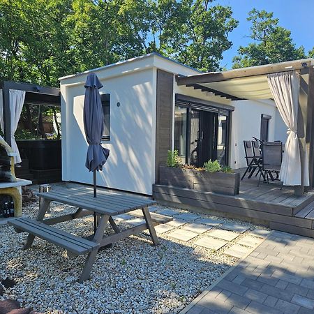 Bowery Guest Houses - Arnyas Vendeghazak Balatonalmádi المظهر الخارجي الصورة