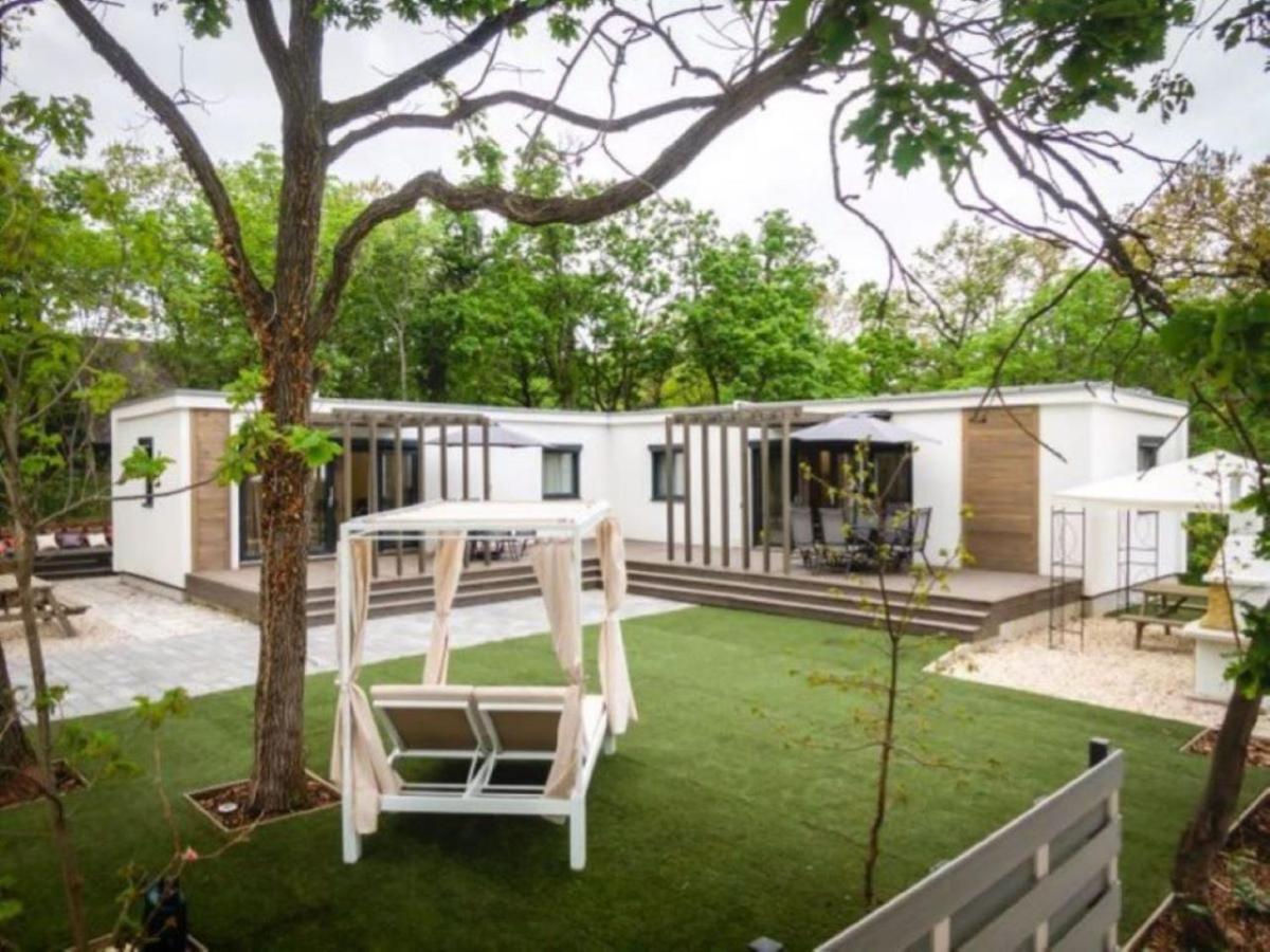 Bowery Guest Houses - Arnyas Vendeghazak Balatonalmádi المظهر الخارجي الصورة